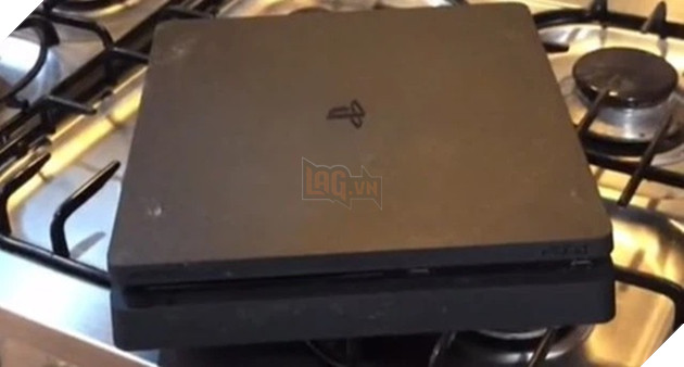 Rửa máy PS4 của bạn trai, cô nàng khiến cộng đồng mạng không khỏi lắc đầu 5