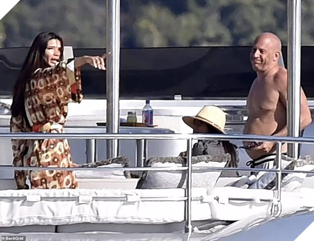 Sao Fast&Furious Vin Diesel khiến dân tình choáng váng với thân hình 6 múi...toàn mỡ