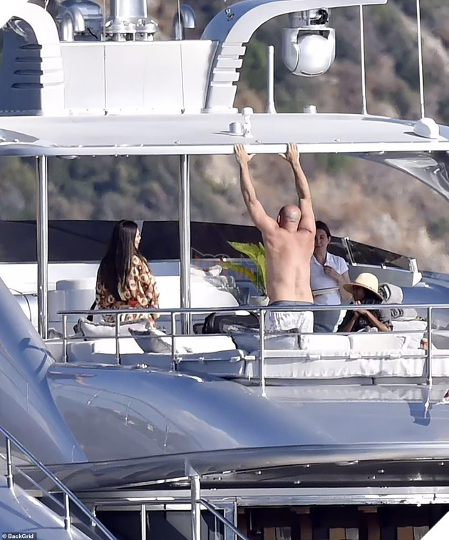 Sao Fast&Furious Vin Diesel khiến dân tình choáng váng với thân hình 6 múi...toàn mỡ 2