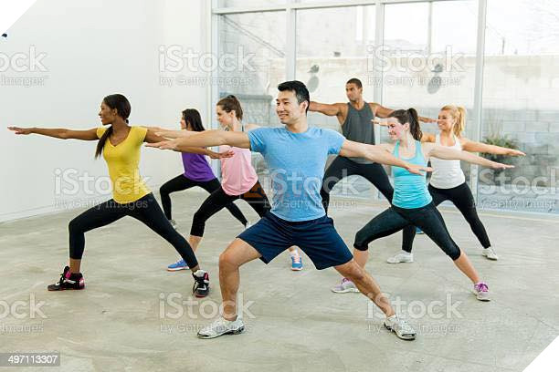 Cười bể bụng trước loạt ảnh stock của ngôi sao Shang-Chi trước khi nổi tiếng 4