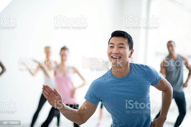 Cười bể bụng trước loạt ảnh stock của ngôi sao Shang-Chi trước khi nổi tiếng 3