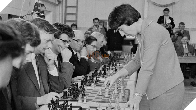 Netflix bị nữ kiện tướng cờ vua kiện vì tội phỉ báng bà trong bom tấn The Queen's Gambit 2