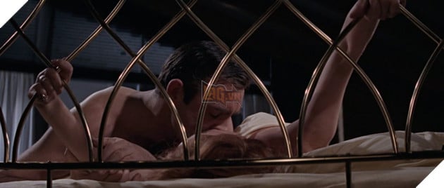 Đạo diễn của No Time To Die lên án cảnh sex của diễn viên Điệp viên 007 3