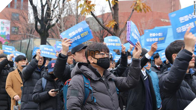 CNN: Nam giới Hàn Quốc biểu tình vì bị chê ‘ngắn’, đòi quyền bình đẳng cho cánh mày râu - Ảnh 2.