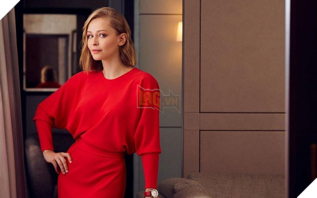 Nhan sắc của nữ diễn viên đầu tiên của thế giới được đóng phim ngoài vũ trụ 7