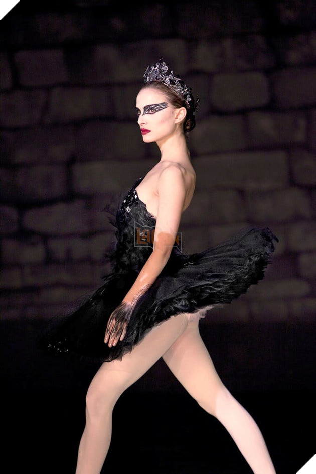 Loạt ảnh quyến rũ của mỹ nhân được mệnh danh là thiên nga đen với chỉ số IQ 140 2