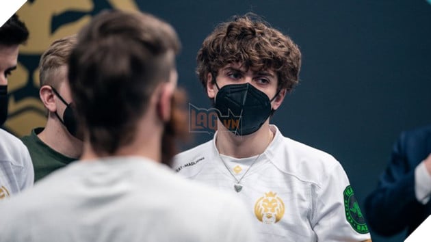  Chủ sở hữu của MAD Lions lên tiếng chỉ trích xạ thủ Carzzy sau thất bại tại CKTG