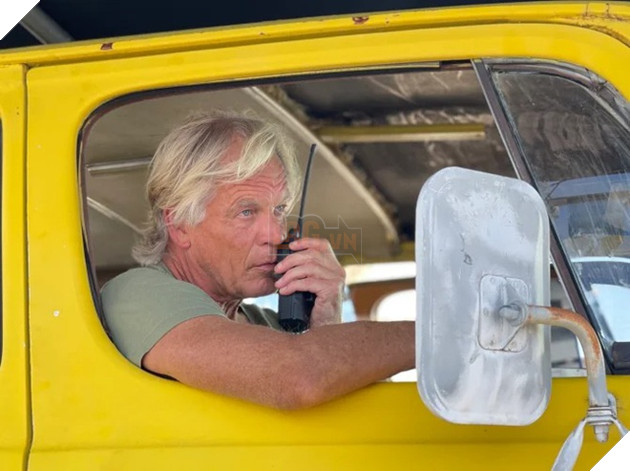 Người trực tiếp đưa súng cho Alec Baldwin từng mắc nhiều bê bối trong quá khứ  2