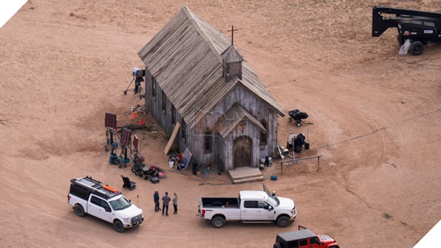 Tiết lộ chấn động mới vụ diễn viên gạo cội bắn chết người trên phim trường Rust