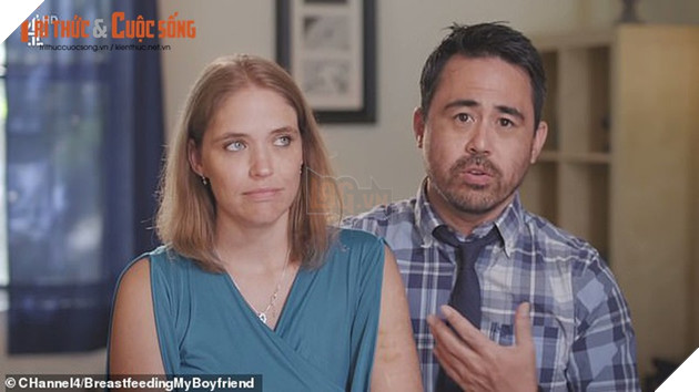 Đài truyền hình bị ném đá dữ dội vì phát sóng cảnh nhạy cảm của vợ chồng