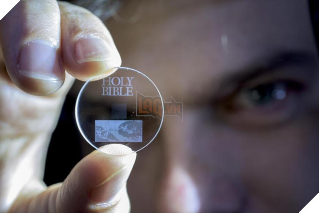 Ổ đĩa công nghệ 5D 5 chiều có thể lưu trữ 500TB dữ liệu trong hàng tỷ năm