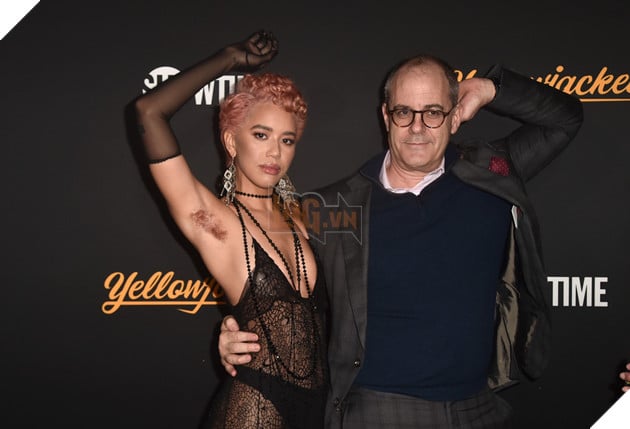 Nữ chính Yellowjackets khiến dân tình nóng mặt khi để lộ hàng trong buổi ra mắt phim  2