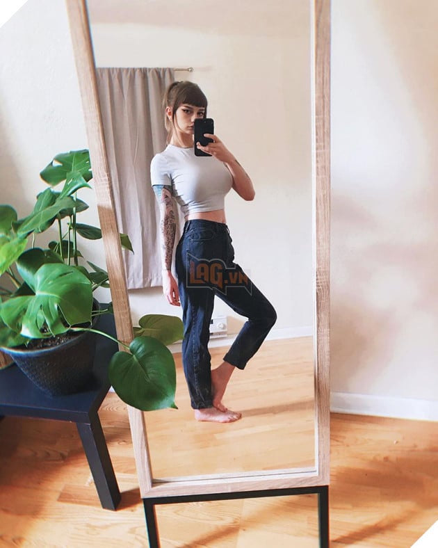 Nữ streamer cosplay 'tu sĩ', gây bão mạng xã hội với câu chuyện con cá là ai? 4