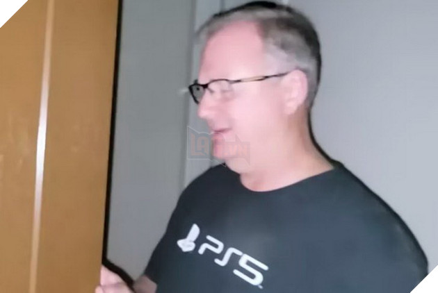 Phó giám đốc PlayStation bất ngờ xuất hiện trong clip bắt tội phạm ấu dâm, bị đuổi việc ngay lập tức