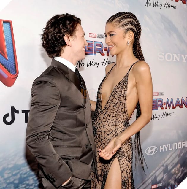 Tom Holland và bạn gái tình bể bình trên thảm đỏ ra mắt Spider-Man: No Way Home 4