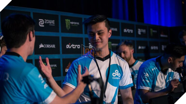 autimatic và Stewie2k đang thảo luận với Evil Geniuses
