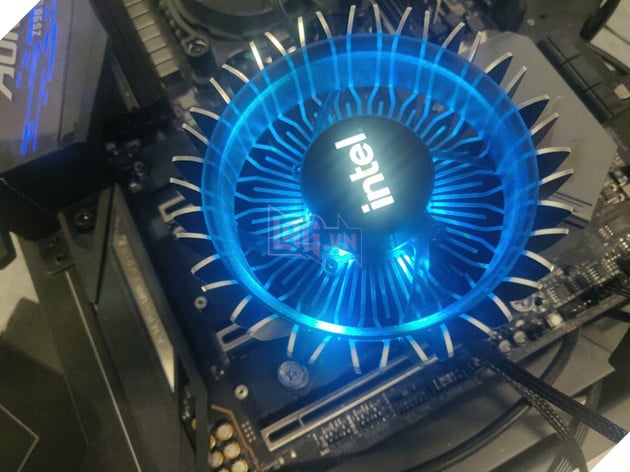Tản nhiệt RH1 đẹp mắt của Intel được ví như bếp gas là Fan tản nhiệt tốt nhất cho dòng Alder Lake 