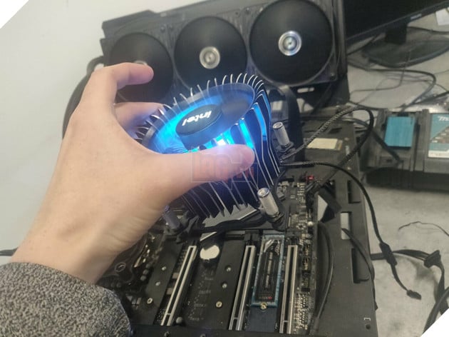 Tản nhiệt RH1 đẹp mắt của Intel được ví như bếp gas là Fan tản nhiệt tốt nhất cho dòng Alder Lake  3