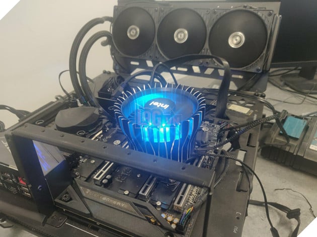 Tản nhiệt RH1 đẹp mắt của Intel được ví như bếp gas là Fan tản nhiệt tốt nhất cho dòng Alder Lake  4