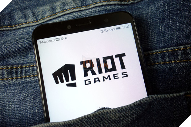 Riot đồng ý đền bù 100 triệu USD trong vụ kiện phân biệt giới tính của công ty 3