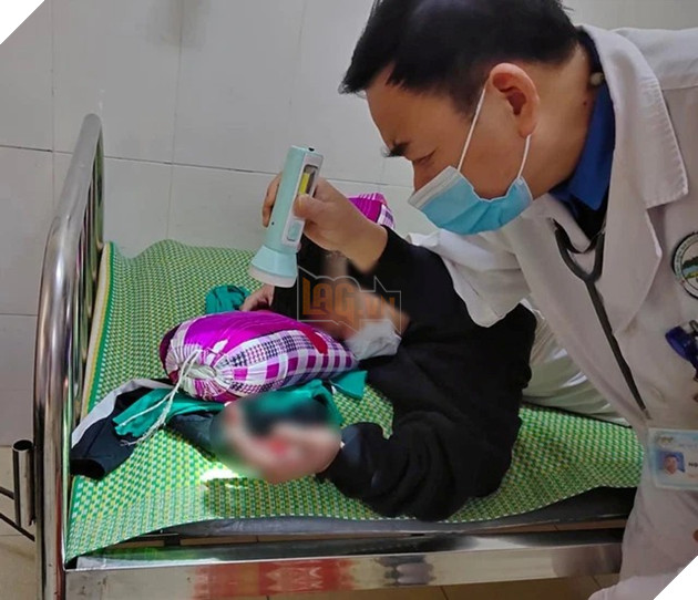 Từng được cảnh báo rất nhiều nhưng những tai nạn do vừa dùng điện thoại vừa sạc vẫn diễn ra