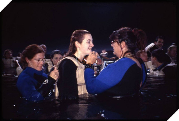 Nhìn lại loạt ảnh hậu trường chưa từng được tiết lộ của Titanic sau 20 năm Phần 2  9