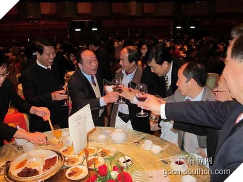 Xuất hiên nam thanh niên may mắn nhất năm khi trúng giải thưởng 365 nghỉ phép có lương từ công ty