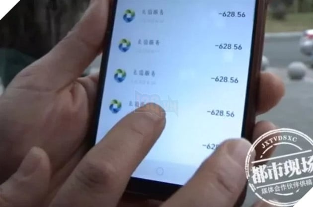 Game thủ nhí tiêu toàn bộ số tiền buôn bán của gia đình để donate cho những nữ streamer nóng bỏng 3