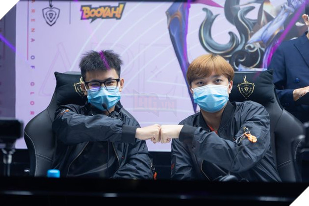 Team Flash và Saigon Phantom thị uy sức mạnh từ trận khai mạc Đấu trường Danh vọng Mùa xuân 2022 2