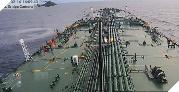 Hơn 1.000 siêu xe Porsche và Volkswagen bốc cháy trên tàu chở hàng giữa Đại Tây Dương 2