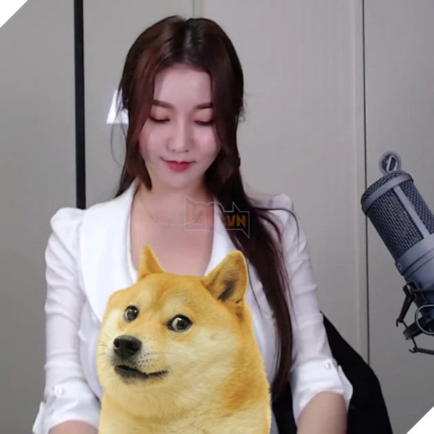 Nữ streamer siêu vòng 1 thuê người dạy StatCraft, cộng đồng mạng Hàn náo loạn