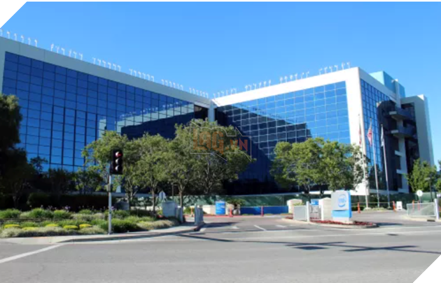 Intel và AMD tạm ngừng vận chuyển chip cho Nga