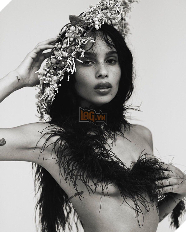 Nhan sắc nóng bỏng đời thực của nàng Catwoman trong The Batman 2022 12