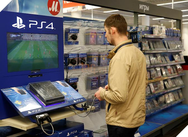 Sony đã có động thái chặn bán hàng tại Nga, chỉ còn Microsoft giữ im lặng 2