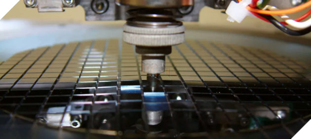 Bị tấn công toàn diện, Ukraine tạm dừng một nửa sản lượng neon trên thế giới dùng cho sản xuất chip 2