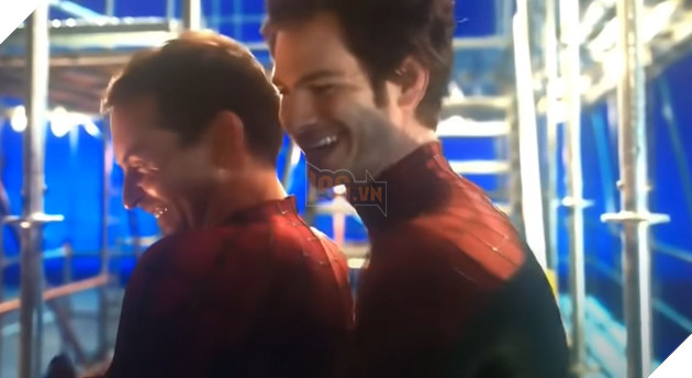 Spider-Man No Way Home tung clip hậu trường mới: Tobey và Andrew tình “bể bóng” và câu chuyện đằng sau lời thoại “I love you guys” phiên bản cười bể bụng