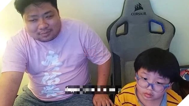 Đang dạy con chơi game, nam streamer bị vợ gank và pha xử lý khiến hài hước gây tranh cãi 4