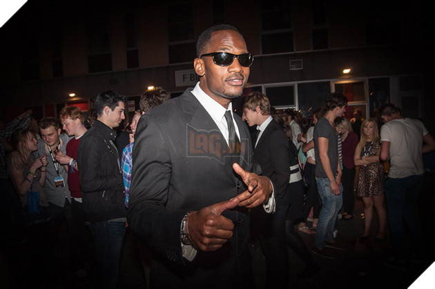  Góc chuyện lạ có thật Quá giống Will Smith, người đàn ông được trả 5000 USD chỉ để tái hiện lại cú tát ở Oscar