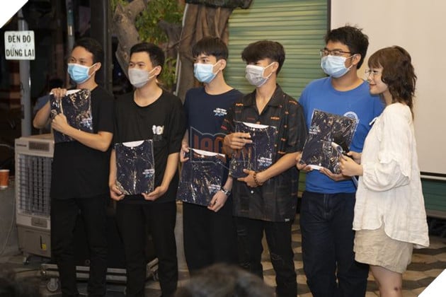 Fan LMHT Tốc Chiến hội tụ tại sự kiện Viewing Party Chung Kết Tổng WCS Việt Nam 2022 8