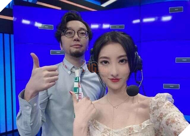 nữ BLV LPL bị chỉ trích vì quá xinh đẹp