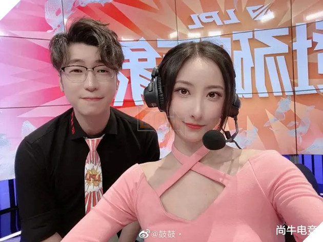 nữ BLV LPL bị chỉ trích vì quá xinh đẹp