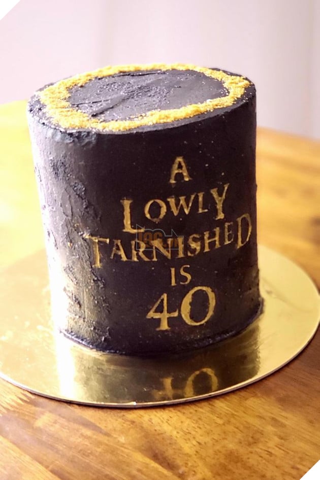 Người dùng Reddit chia sẻ khoảnh khắc nhận bánh sinh nhật mang phong cách Elden Ring 2