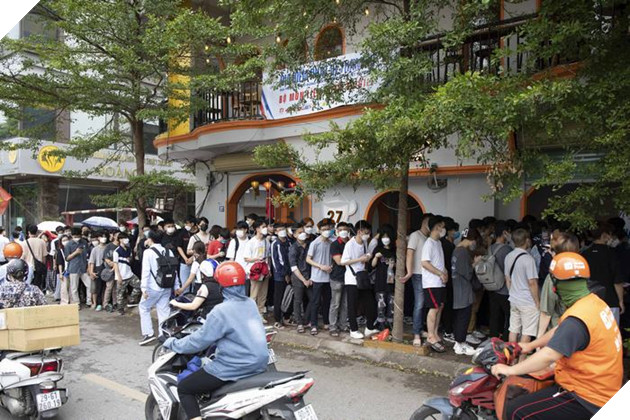 Hãy như fan Liên Quân Mobile Việt Nam: Rồng rắn xếp hàng nhận vé cổ vũ đội tuyển SEA Games nước nhà