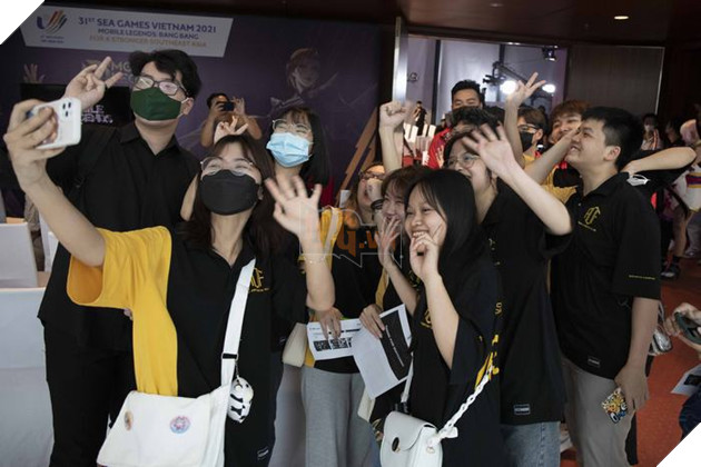 Hình ảnh SEA Games 31 ngày 18/5: Chủ nhà gặp khó với sân chơi mới 18