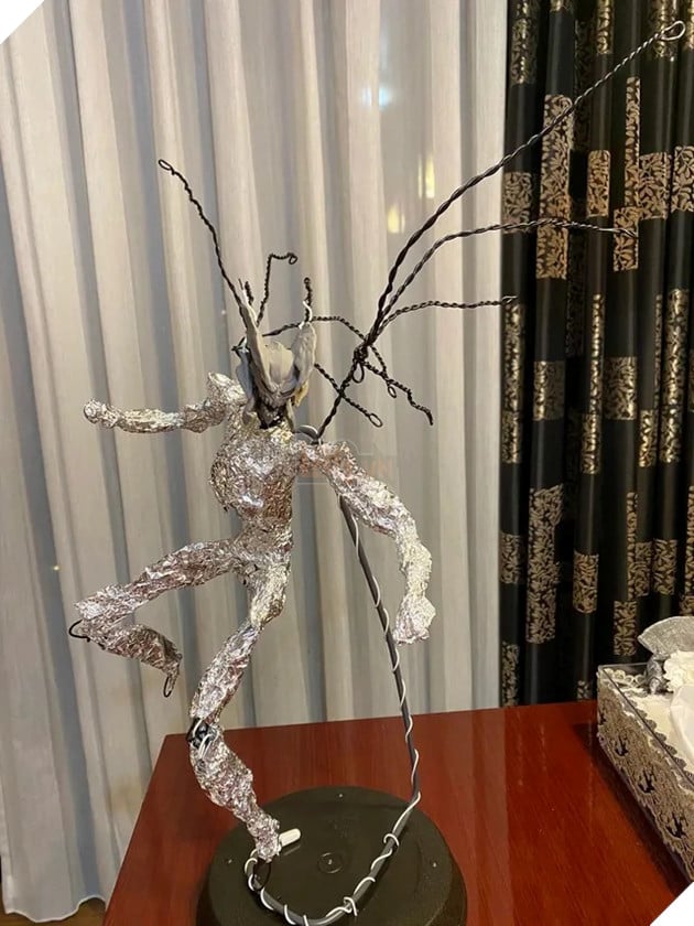 Vì quá yêu thích Garou nên tác giả One Punch Man đã nặn một phiên bản đất sét Garou ở hình dạng mới 4