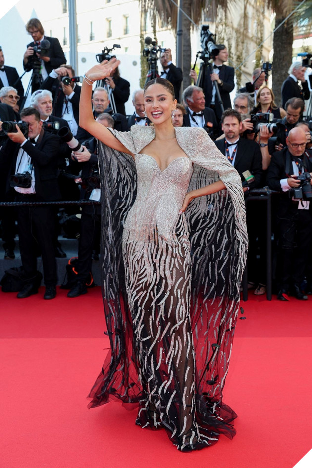 Người đẹp tích cực lăng xê mốt váy cúp ngực gợi cảm tại LHP Cannes 2022