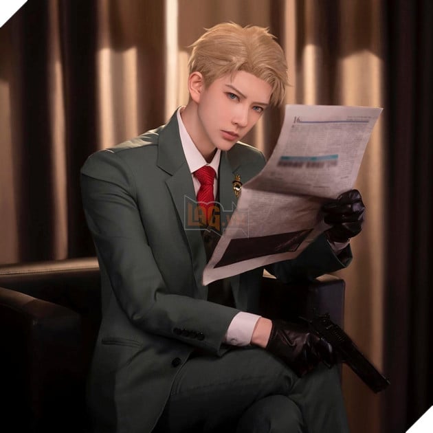 cosplay Loid Forger trong Spy X Family