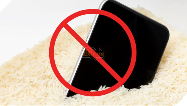 Mẹo bỏ điện thoại ướt vào gạo có thể khiến thiết bị của bạn trở thành cục gạch  