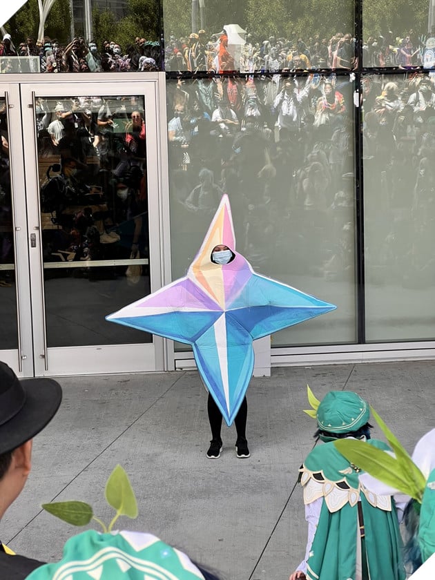 Quên thần Mora đi, hội cosplayer Genshin Impact tìm Thần Nguyên Thạch cầu may