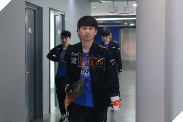 tuyển thủ LPL không được chơi bất kì game nào khác ngoài LMHT trên stream